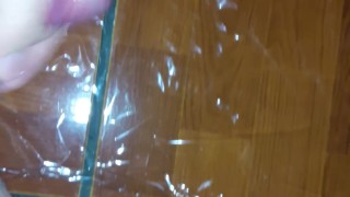 Me masturbo y me corro en plastico | Solo en casa