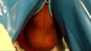 geiler Wolf Nussija in PVC pumpt seine riesige Ladung rein - geiler Orgasmus und Kontraktionen