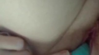 Young redhead MILF makes herself cum with we-vibe