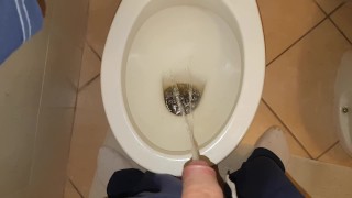 Piscio con il cazzo duro