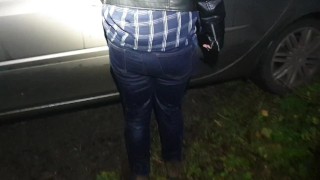⭐ Girl totally pisses her blue jeans in public! couldnt hold it!