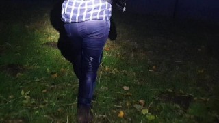 ⭐ Girl totally pisses her blue jeans in public! couldnt hold it!