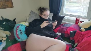 Girl Plays Nintendo and Cums + Session 