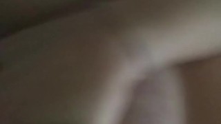 Ragazza viene toccandosi