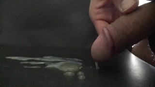【特濃射精】オナ禁明けに朝日を浴びながら気持ちよく射精。後半は粘り気が凄いです。