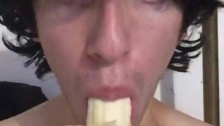 Deepthroating a Banana