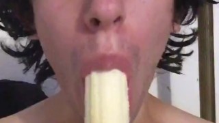 Deepthroating a Banana
