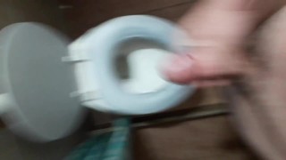 me masturbo en el baño de la vecina 