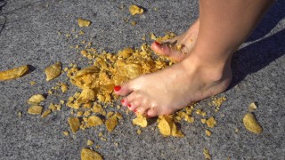 Crush Fetish Food 踩踏食物 CHIPS with my FEET ASMR