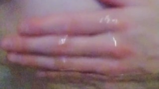 お風呂でコリコリ乳首オナニー
