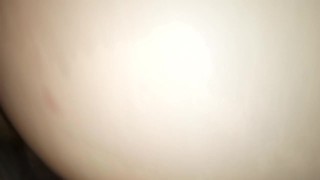 Алиса застелала постель, но я помешал ей