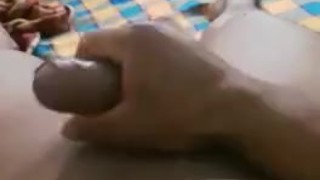 Hombre musculoso se más turba 