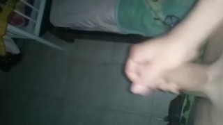 Aburrido masturbándome 