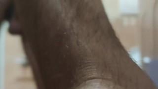 Ragazzo sborra nel bagno di casa (Full video OnlyFans)