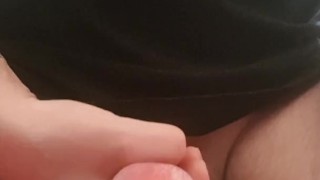 Masturbation avec gémissements et éjaculation