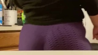BBW twerking like Kat in Euphoria gets caught