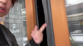 朝起きたら雪が積もってた。