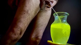 Italian hunk strong yellow piss session Part 2
