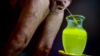 Italian hunk strong yellow piss session Part 2