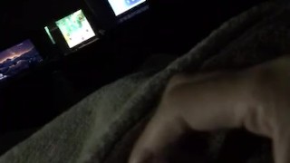 夜中にムラムラしてしまい、射精寸前でやめてみた！ずっとムラムラ中ー