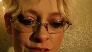 Slutty blonde MILF on eebcam