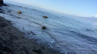 2020年の到来を富士山の前でご報告する男