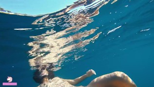 Naked mermaid let me swim with her and I filmed her