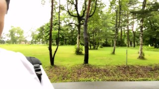 の話しをする男