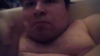 Сосет сам себе дрочит ногами лижет ноги в ванной self suck autofellatio self footjob