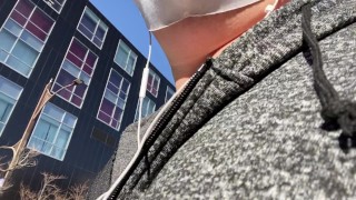 必見！幕張新都心を歩く男が何か言ってる動画。