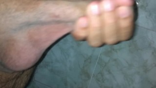 Me pajeo en el baño de la casa