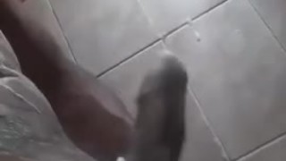 Masturbation in the bathroom / Masturbacion en el baño 