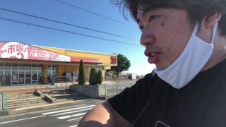 八戸に到着したことを自信満々に報告する太った男。