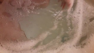 Watch me get in and play in the bath 