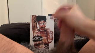 Дрочит толстый член на Рианну обильно кончая
