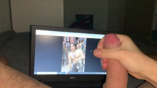 Дрочит толстый хер на Джейка Джилленхола и кончает