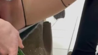 Maevaa Sinaloa - JE ME GODE AVEC UN CONCOMBRE DANS LES RAYONS D’UN SUPERMARCHÉ