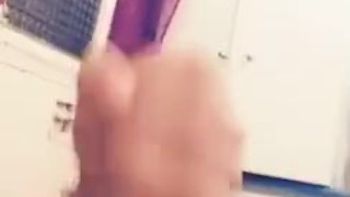 Chico guapo se masturba con filtro de snapchat