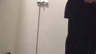 男子校生　トイレでオナニー