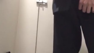 男子校生　トイレでオナニー