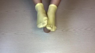 Sockjob with yellow socks 