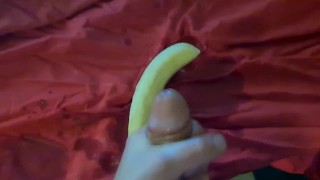 grosse bite avec une banane et l'huile d'olive qui veux ?