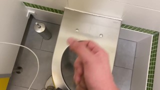 Masturbace na veřejných wc
