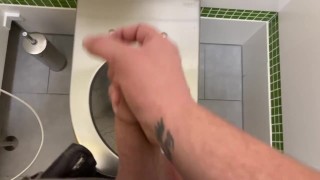 Masturbace na veřejných wc