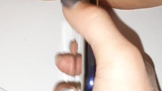 Когда моей девушке звонит бывшая, я дрочу её киску телефоном - IkaSmokS