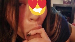 Esposa de amigo me chupa la verga a escondidas