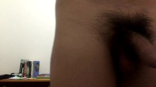 Batendo até gozar usando brinquedo
