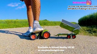 Kati crushing crush trample in fishnet tights crushes a big tractor, everything is completely broken