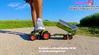 Kati crushing crush trample in fishnet tights crushes a big tractor, everything is completely broken