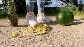 Kati crushing makes you a nice fruit salad Fruit crush trample, crushed fruit